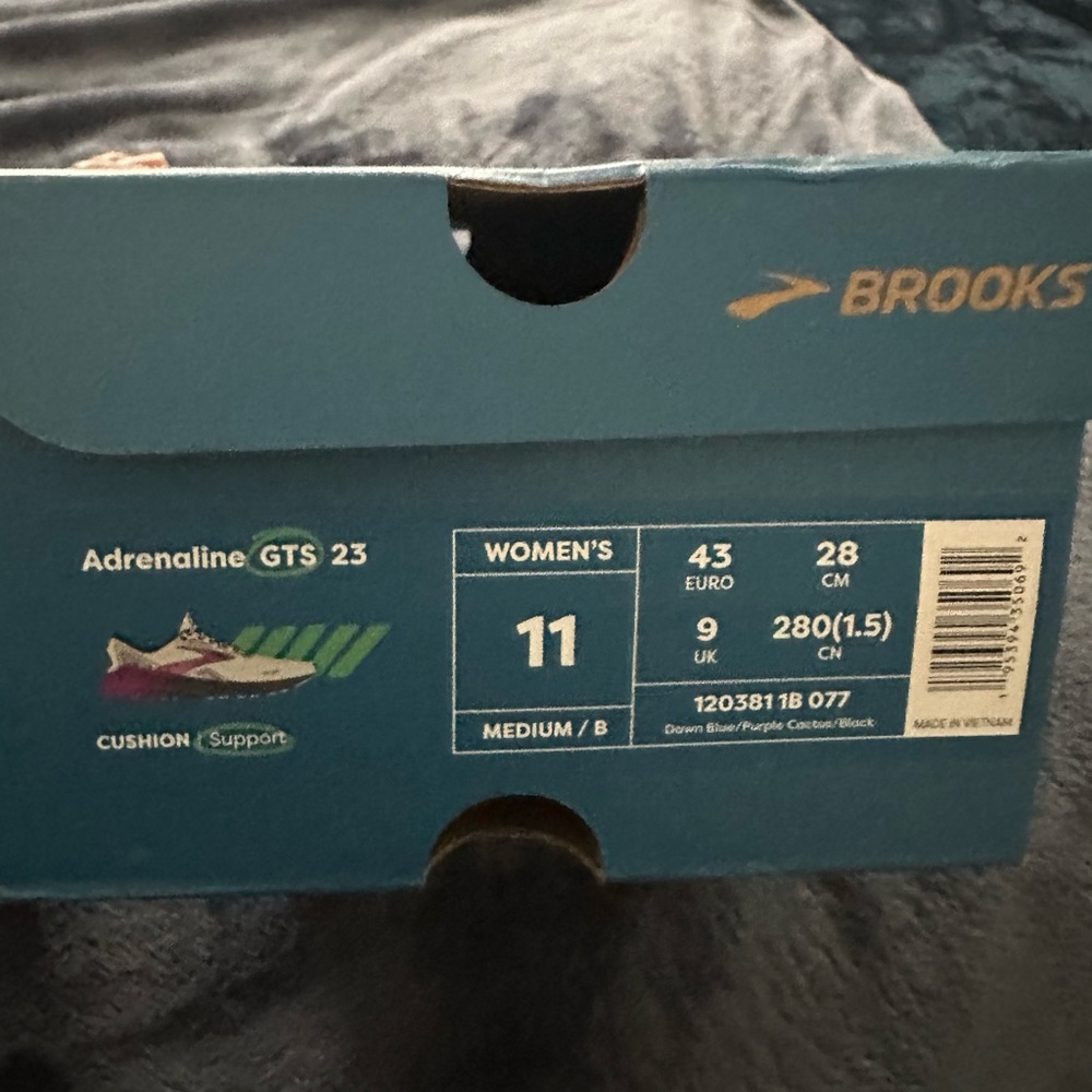 BROOKS Cream and Pink Athletic Shoes•NWOT - Picture 7 of 7